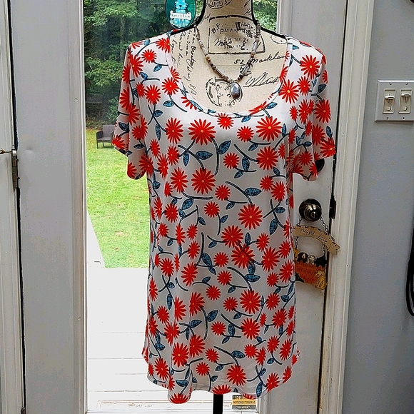 LuLaRoe Tops - Lularoe XL, short sleeve women's top